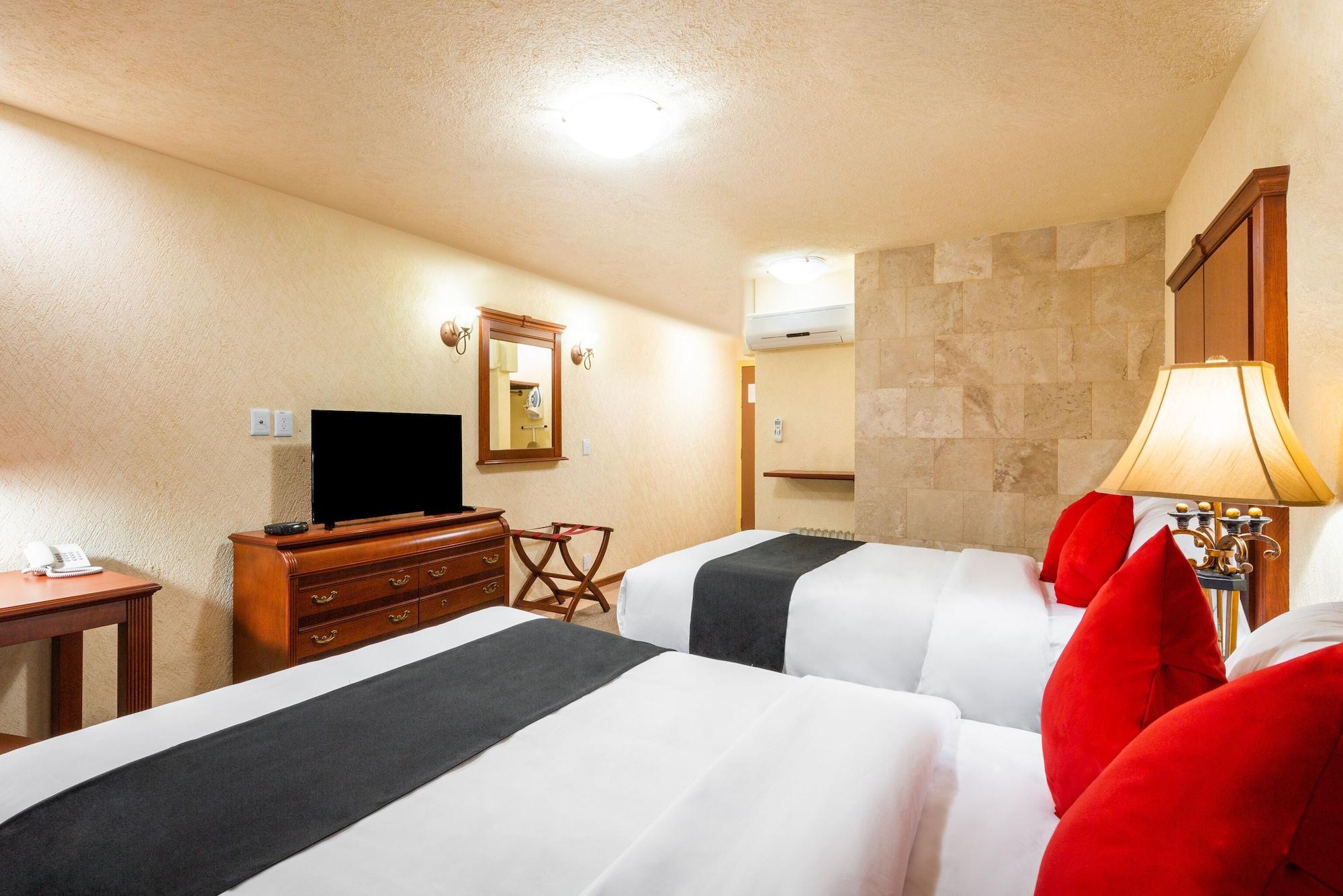 Howard Johnson By Wyndham Toluca Bagian luar foto