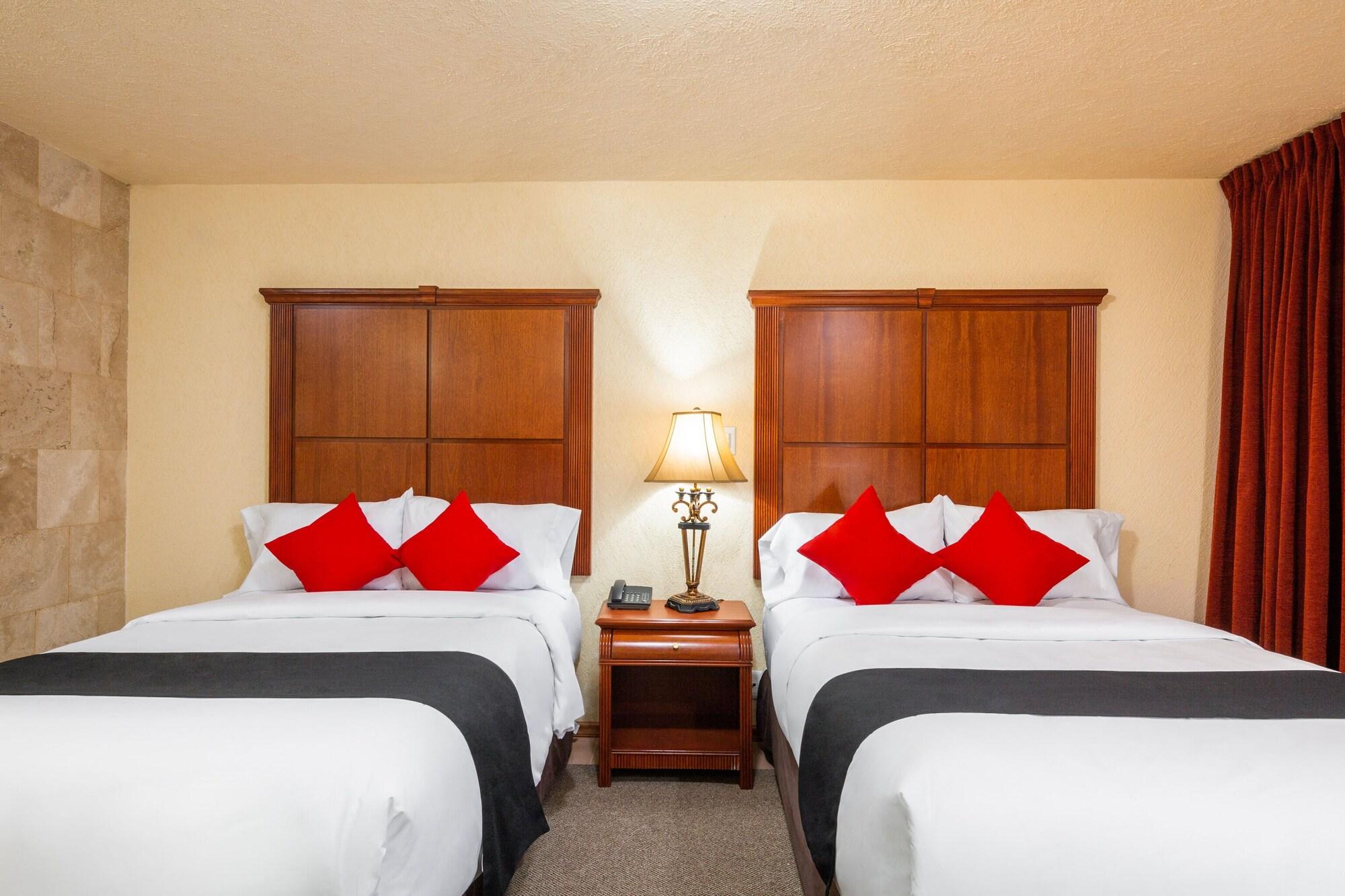 Howard Johnson By Wyndham Toluca Bagian luar foto