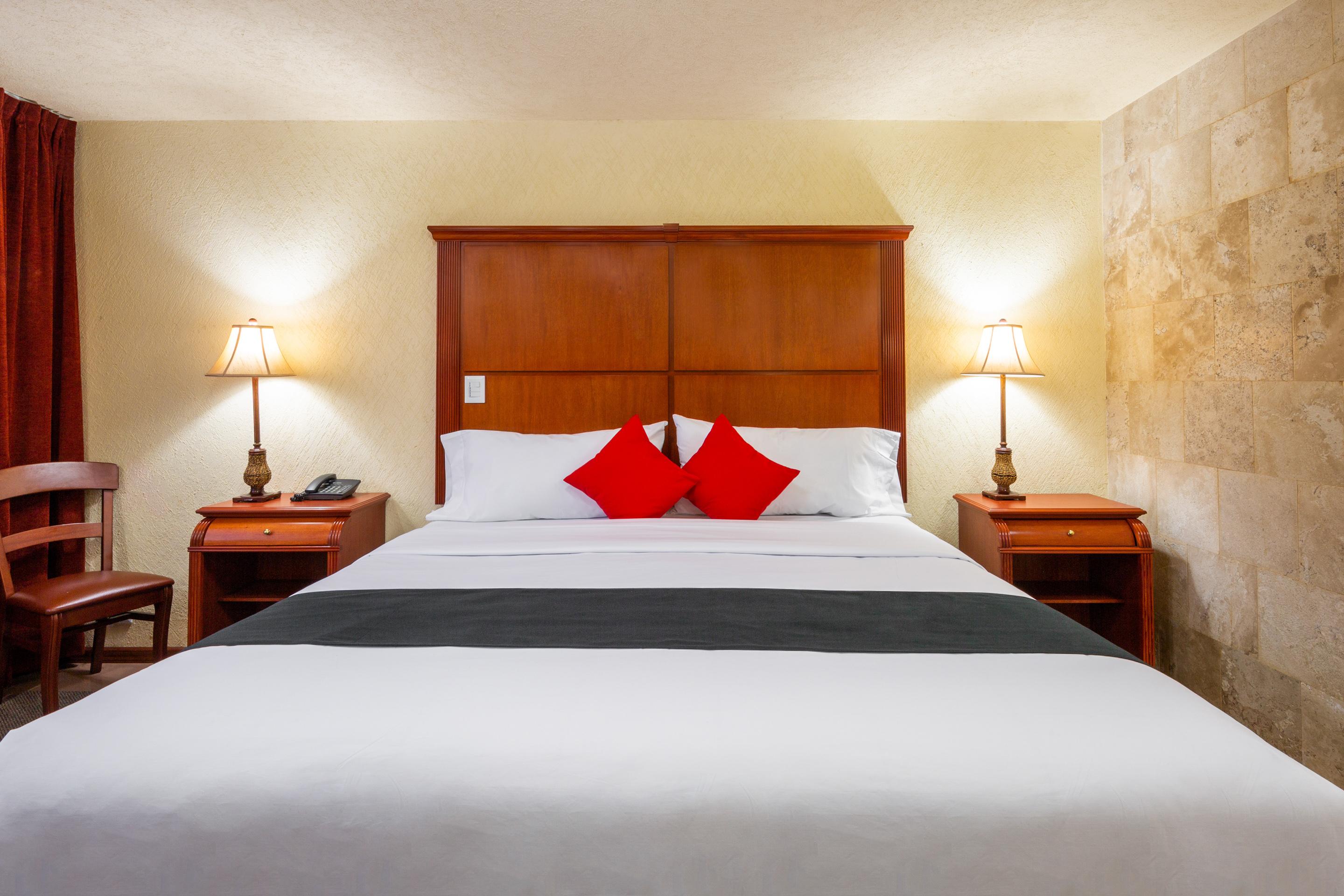 Howard Johnson By Wyndham Toluca Bagian luar foto