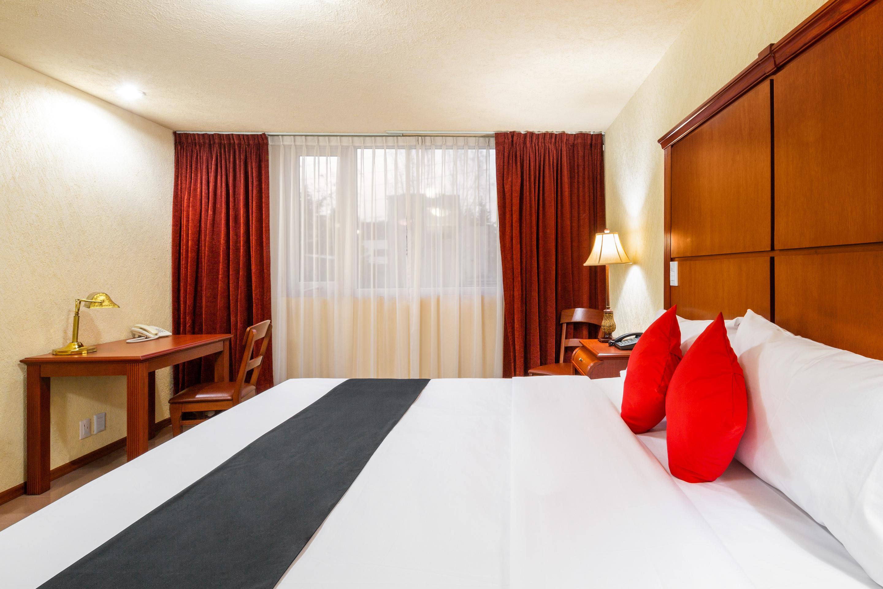 Howard Johnson By Wyndham Toluca Bagian luar foto