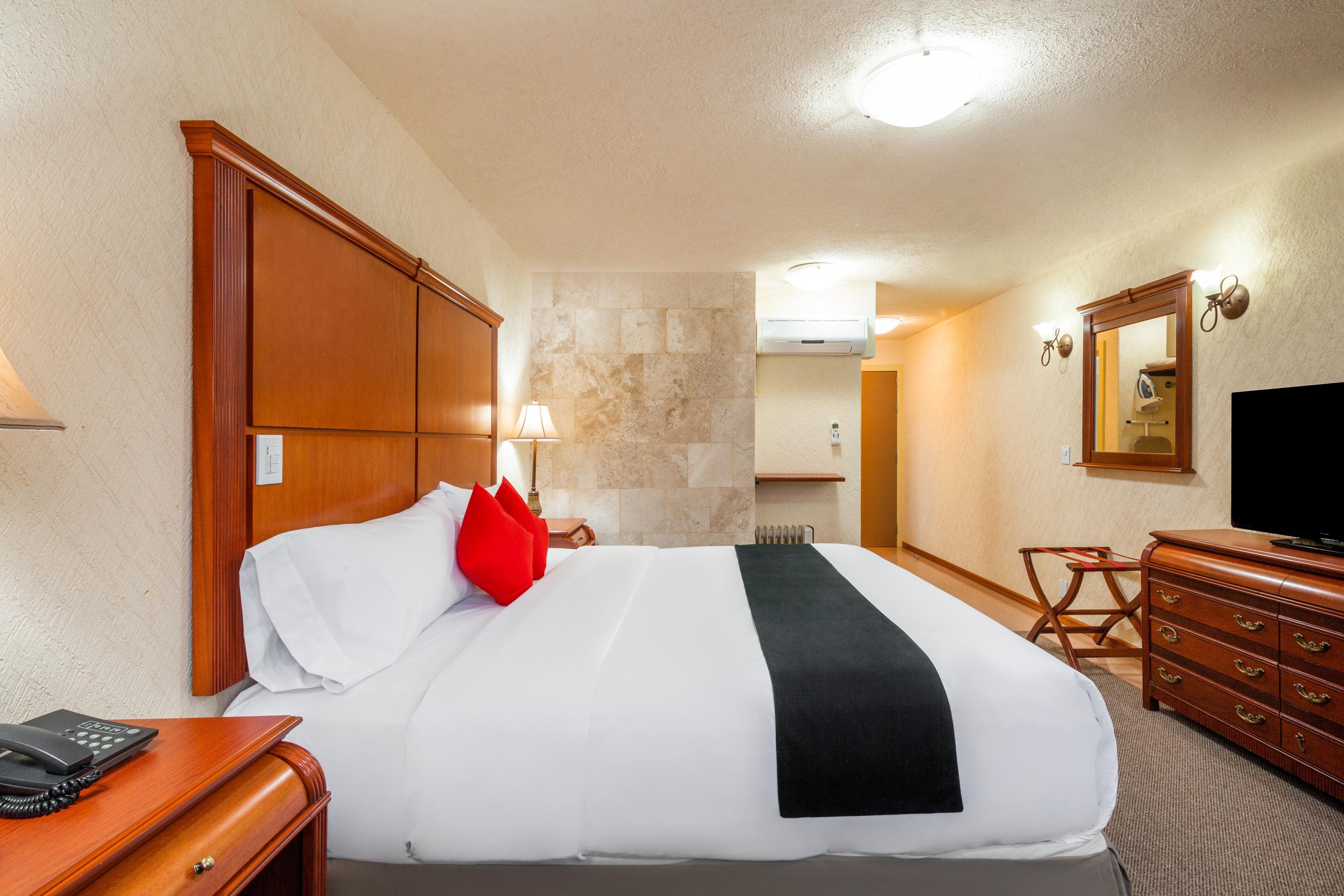 Howard Johnson By Wyndham Toluca Bagian luar foto