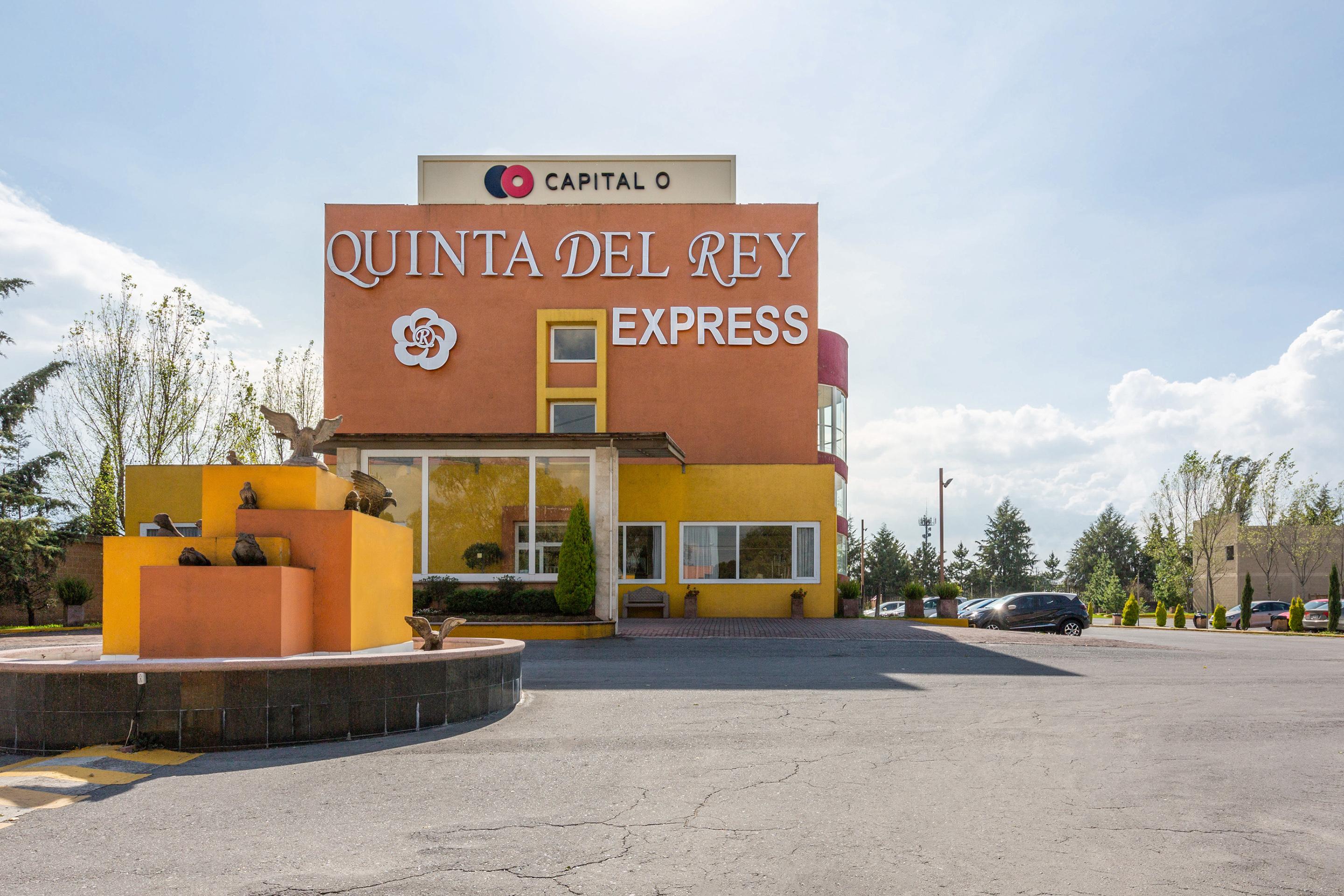 Howard Johnson By Wyndham Toluca Bagian luar foto