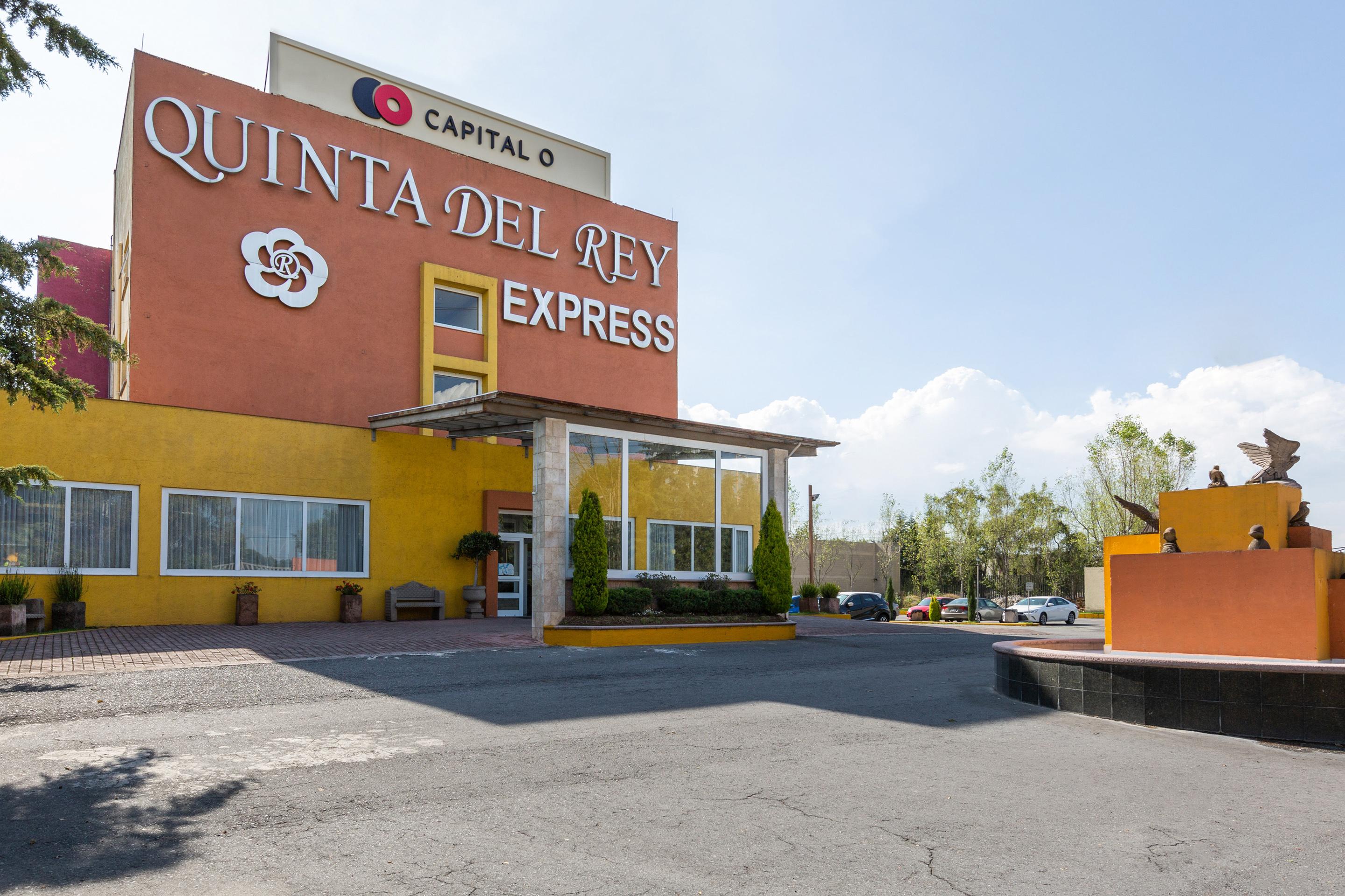 Howard Johnson By Wyndham Toluca Bagian luar foto