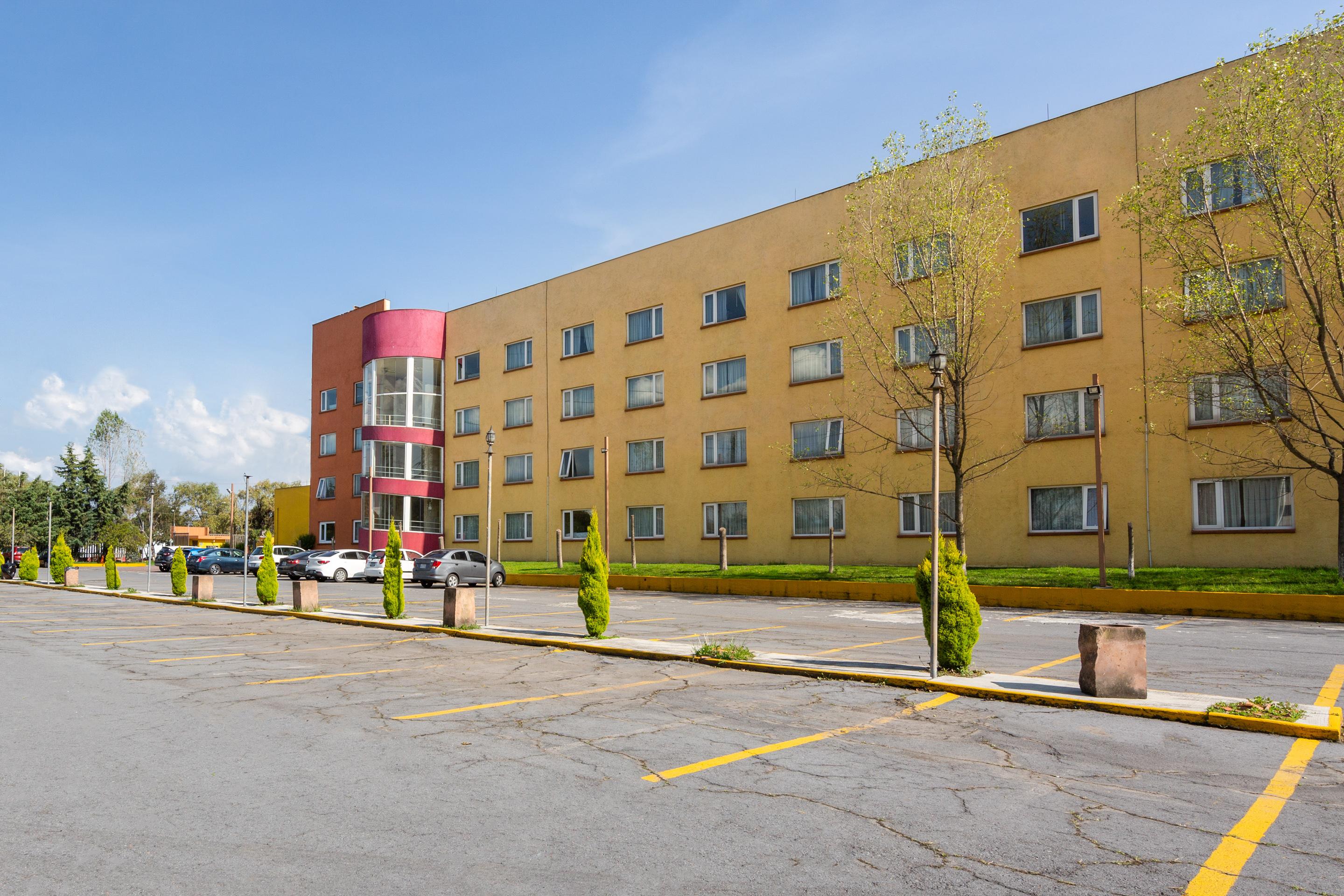 Howard Johnson By Wyndham Toluca Bagian luar foto
