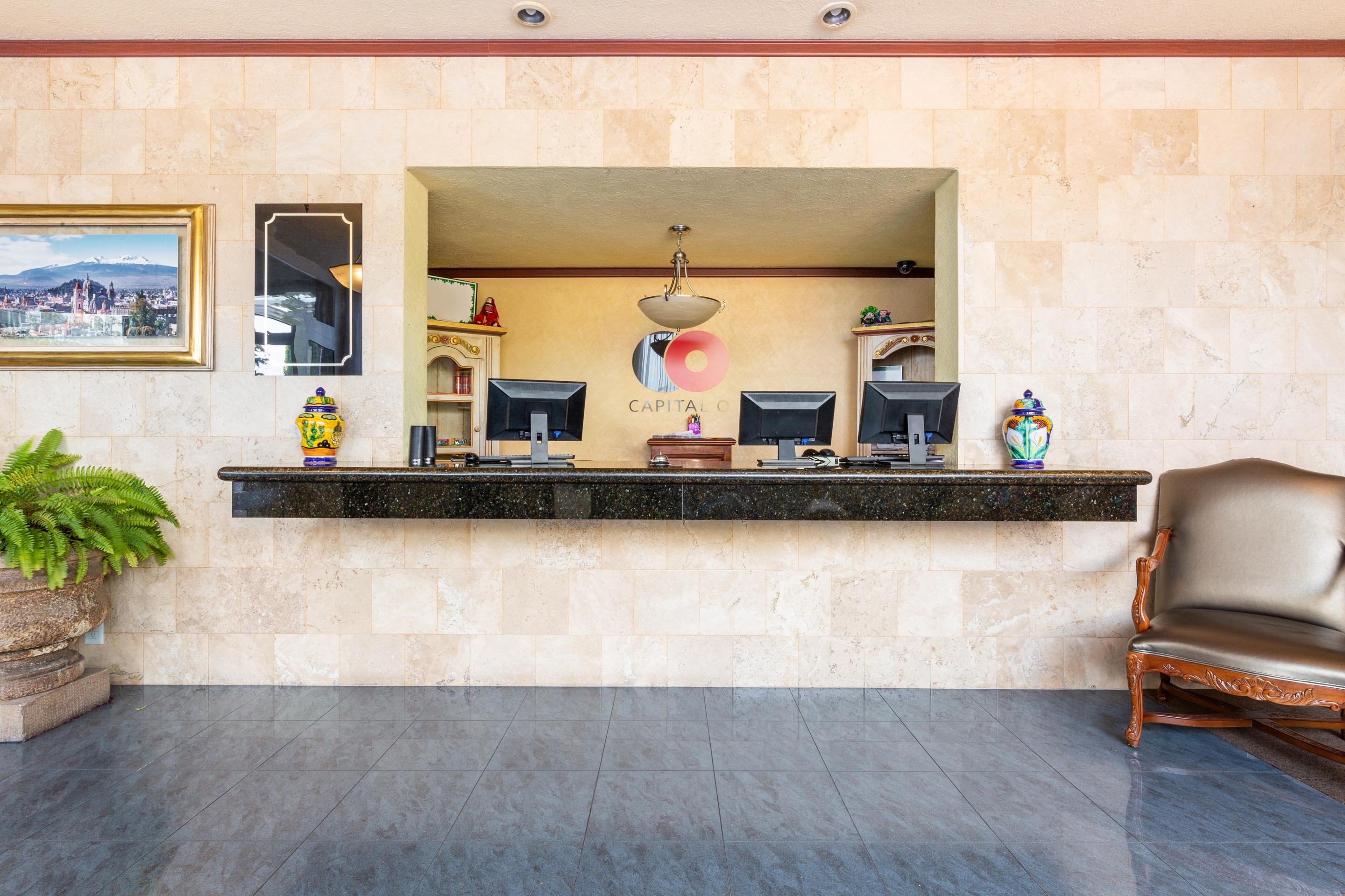 Howard Johnson By Wyndham Toluca Bagian luar foto
