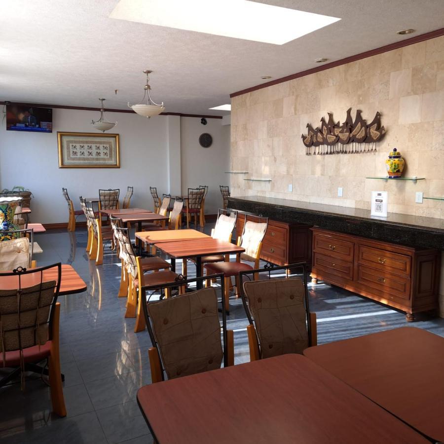 Howard Johnson By Wyndham Toluca Bagian luar foto