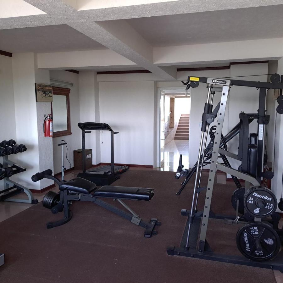 Howard Johnson By Wyndham Toluca Bagian luar foto