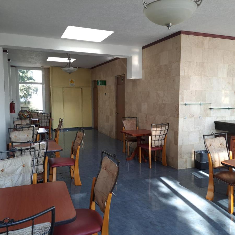 Howard Johnson By Wyndham Toluca Bagian luar foto