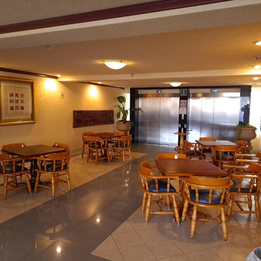 Howard Johnson By Wyndham Toluca Bagian luar foto