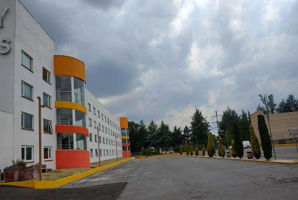 Howard Johnson By Wyndham Toluca Bagian luar foto