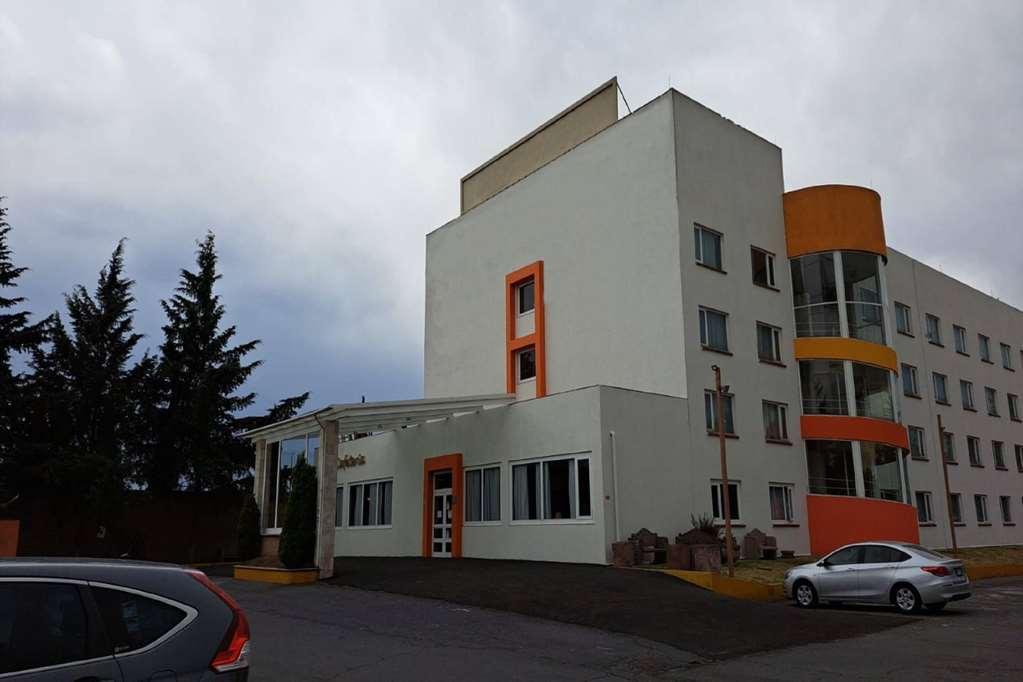 Howard Johnson By Wyndham Toluca Bagian luar foto