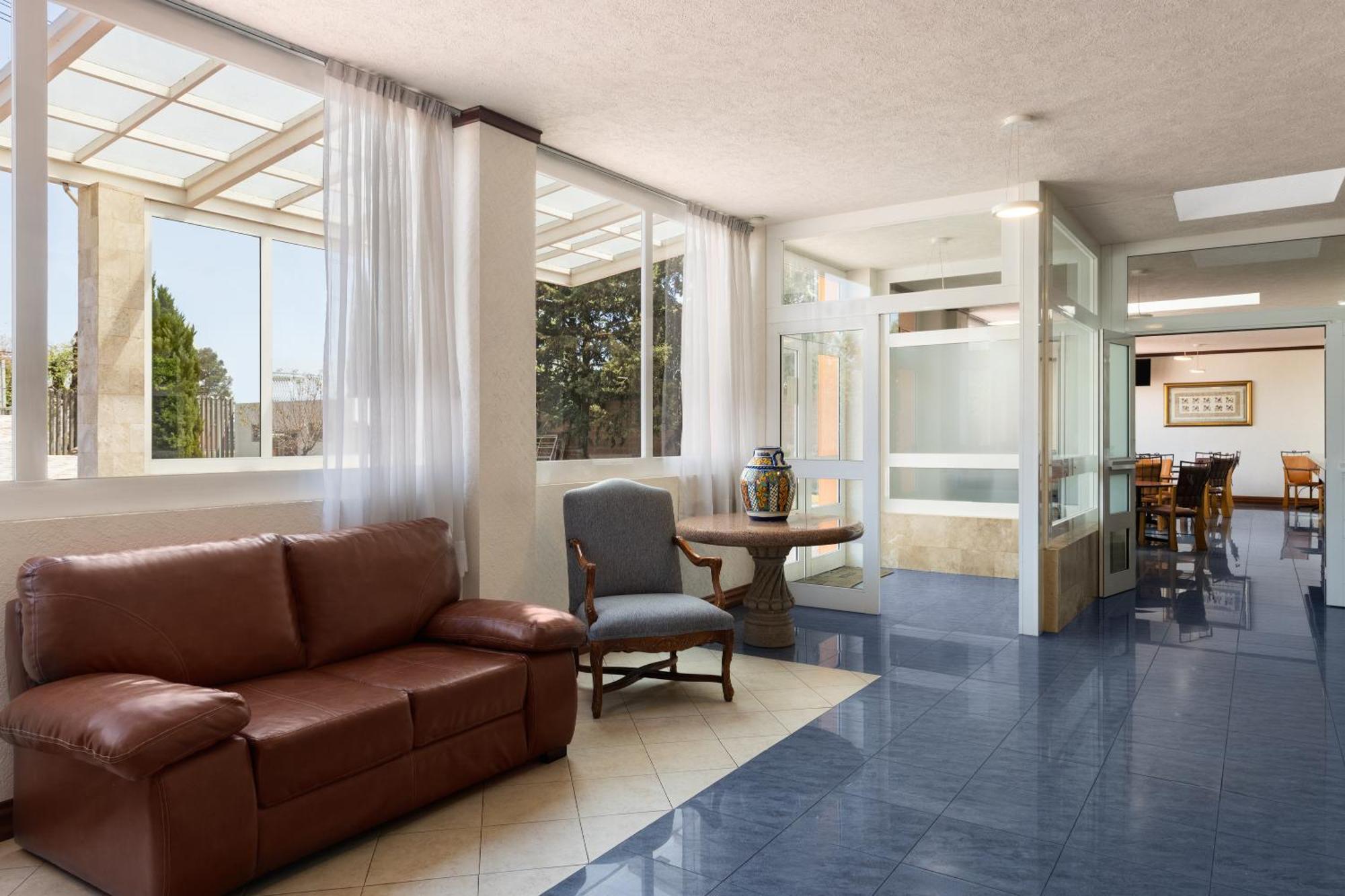 Howard Johnson By Wyndham Toluca Bagian luar foto
