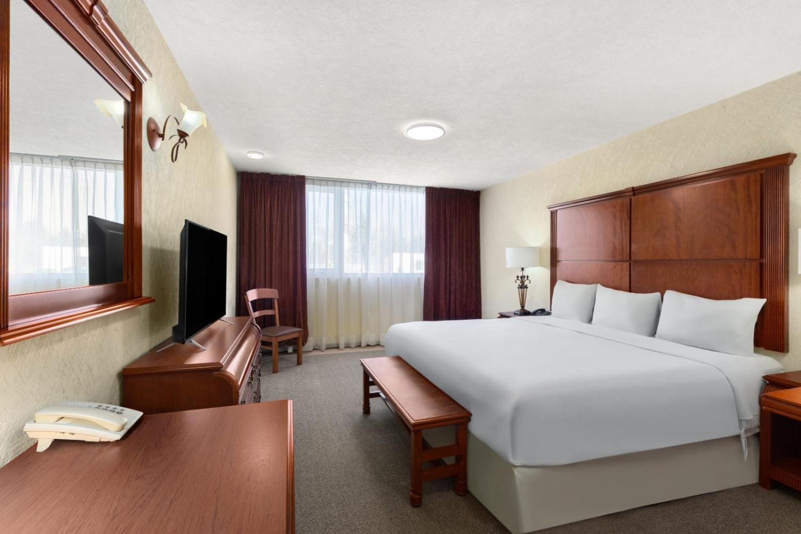 Howard Johnson By Wyndham Toluca Bagian luar foto