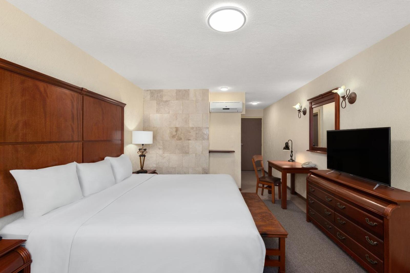 Howard Johnson By Wyndham Toluca Bagian luar foto