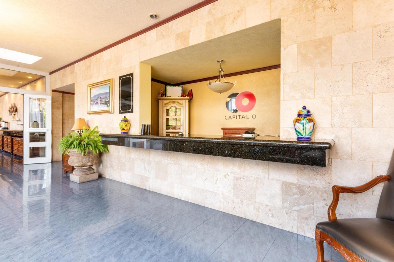 Howard Johnson By Wyndham Toluca Bagian luar foto